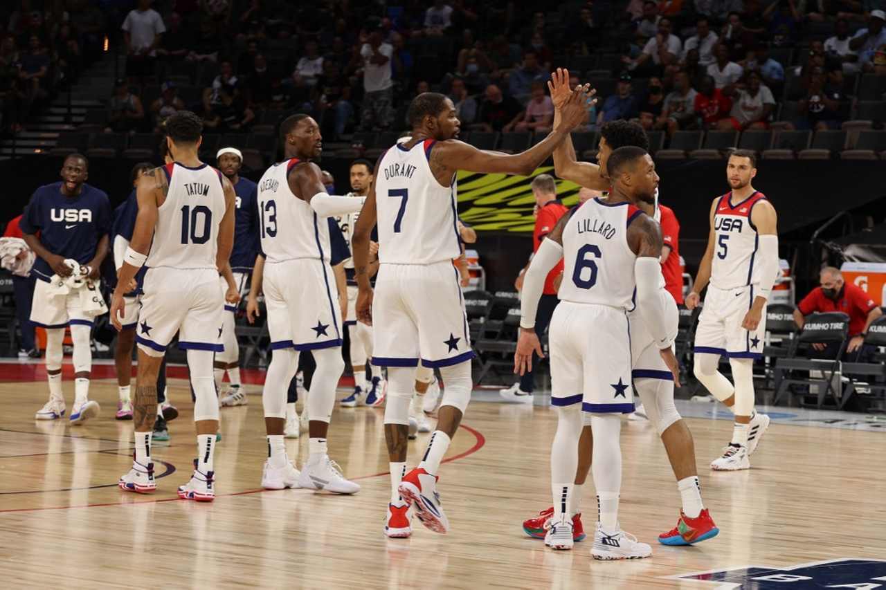 Seleção de basquete dos EUA reage após dois tropeços e vence