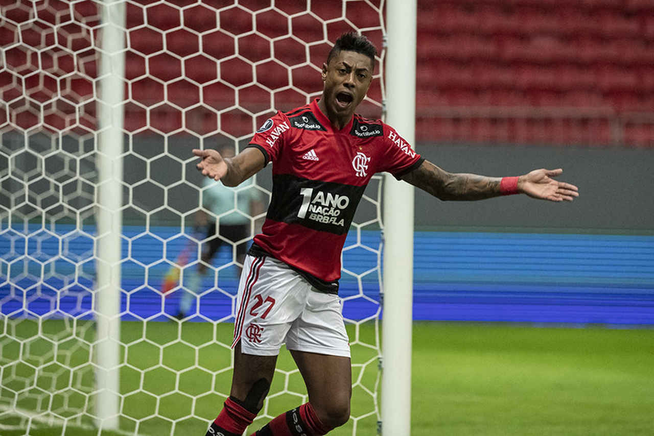 Vídeo: Bruno Henrique marca 3 gols e pede música no Fantástico FlaResenha