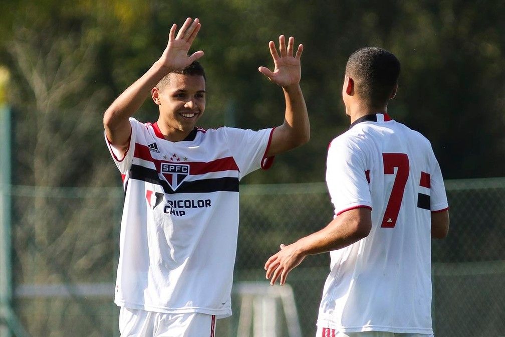 PAULISTA FEMININO SUB-17: São Paulo atropela o Centro Olímpico e avança à  semifinal