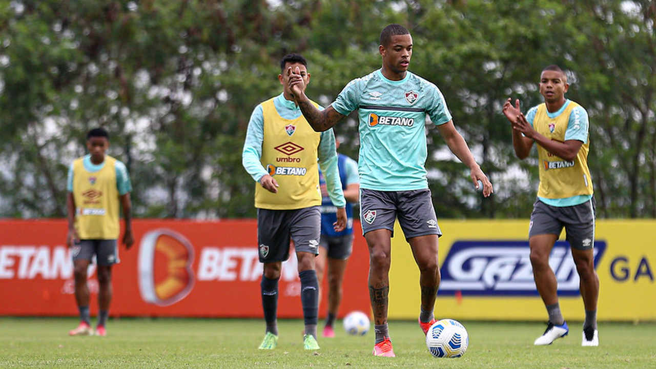 Fluminense x Chapecoense: veja onde assistir, escalações, desfalques e  arbitragem, brasileirão série a