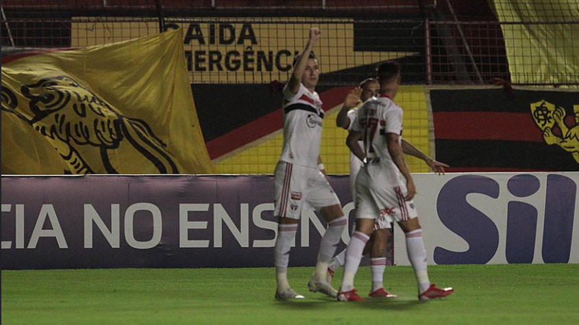 Restam duas chances: São Paulo pode terminar Brasileirão sem vencer como  visitante - Placar - O futebol sem barreiras para você