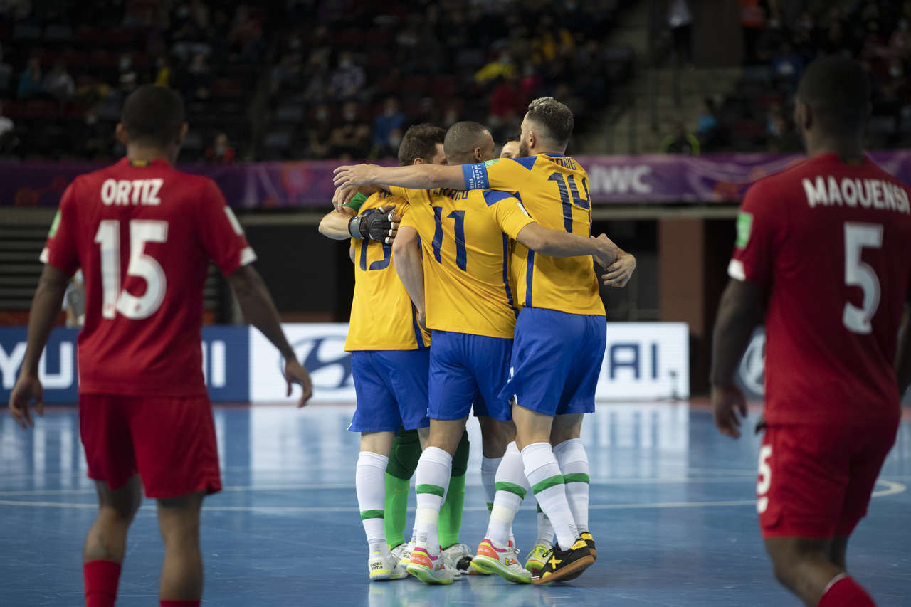 Futsal: Brasil nos oitavos com três triunfos em três jogos