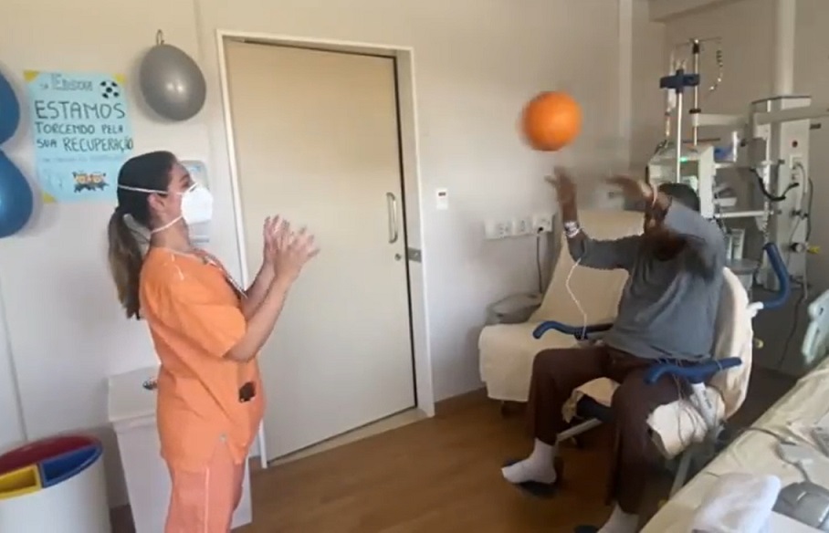 Pelé joga baralho com a filha enquanto se recupera: 'Nos últimos dias,  vários passos para frente' - Lance!