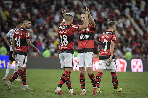 Torcedor do Flamengo vai à Justiça cobrar por adiamento de jogos