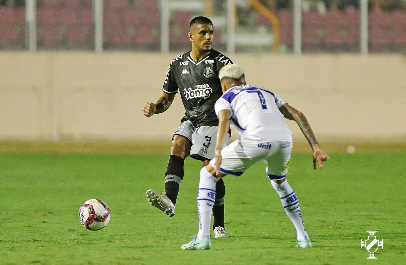 Vasco promete ir à CBF reclamar de pênaltis não marcados contra o Santos;  veja vídeos, vasco