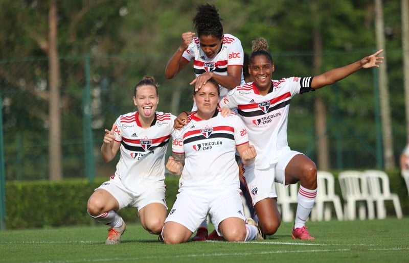 PAULISTA FEMININO: Corinthians atropela São Paulo e se torna tetracampeão