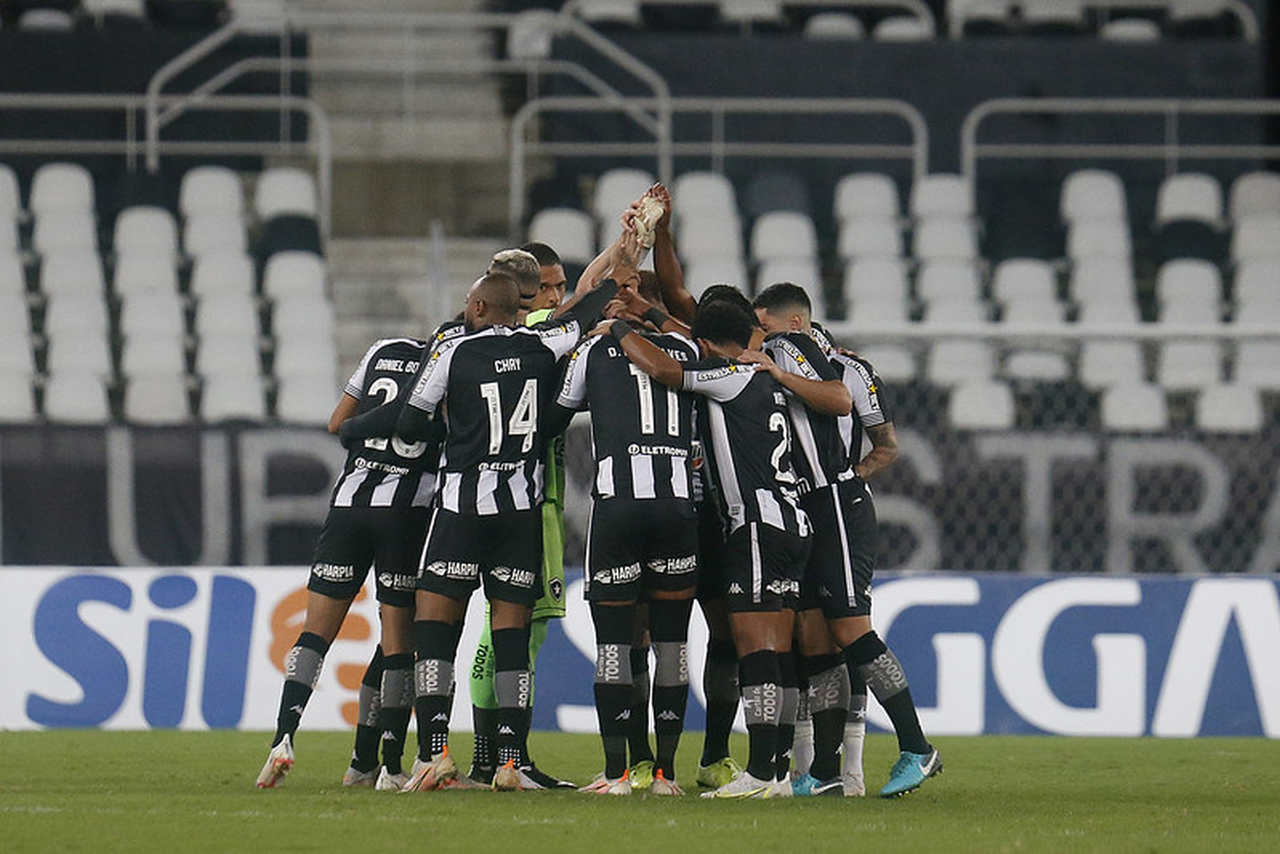 Com salários atrasados, jogadores do Botafogo adotam lei do