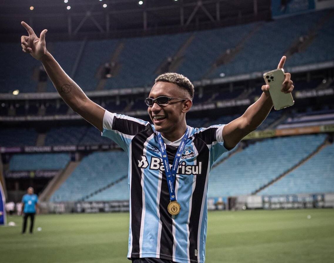 Wesley atuando contra o Grêmio pelo Brasileirão