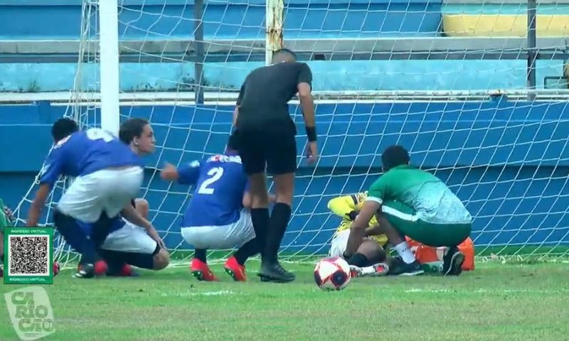 TIROTEIO interrompe Serra Macaense x Carapebus, jogo válido pelo Campeonato  Carioca Sub-20 : r/futebol