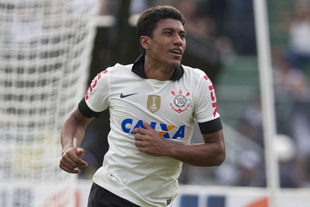 Paulinho brilha e se isola na artilharia do Corinthians em 2022