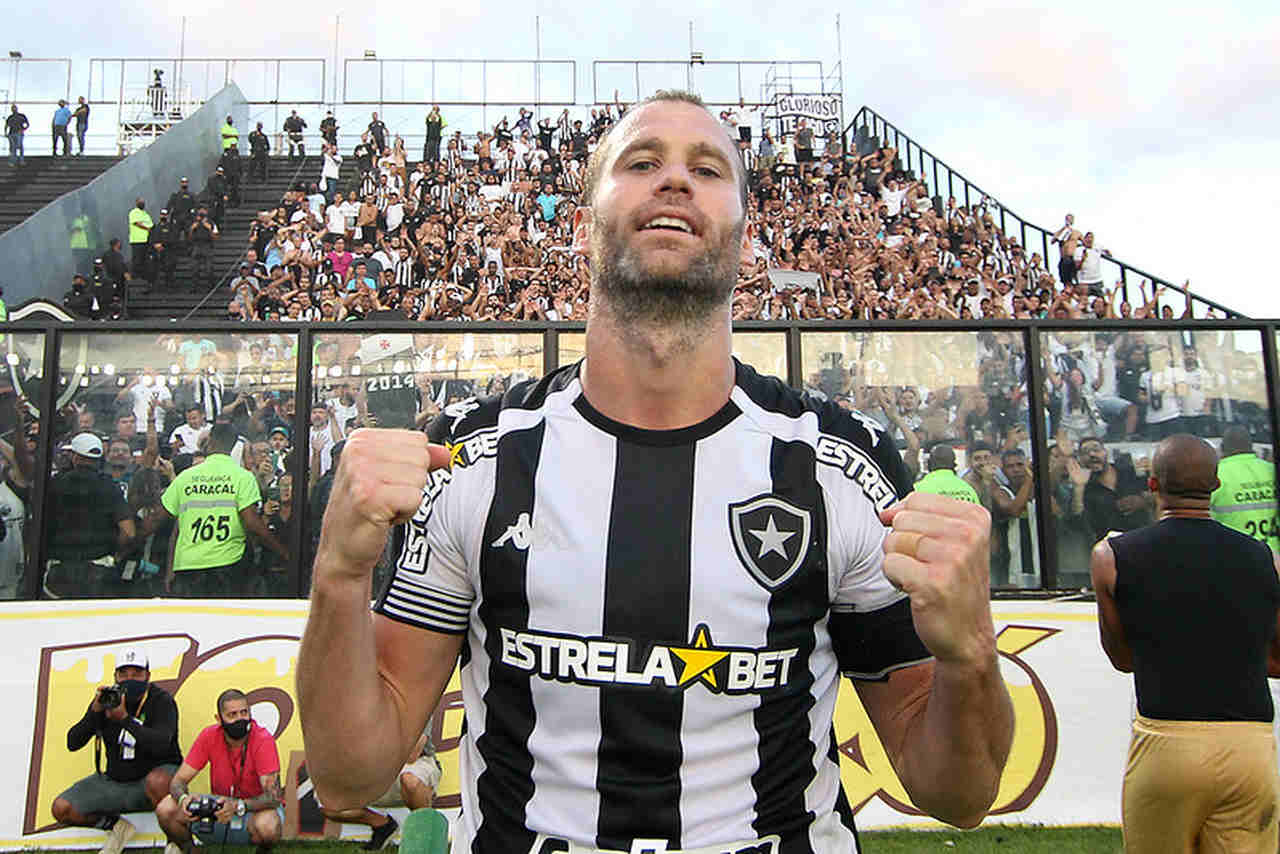 Acesso Total Botafogo: episódio 5 tem volta de Carli, bronca do capitán e  negociação com Navarro, botafogo