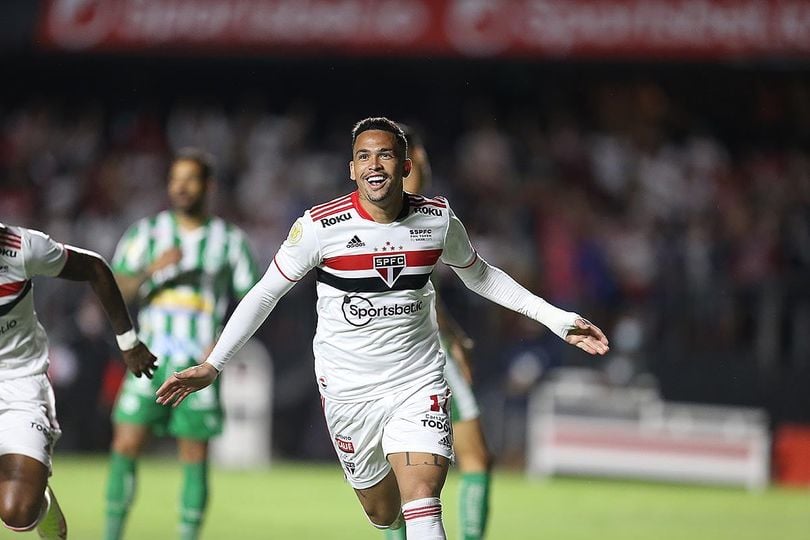 Luciano passará por cirurgia no punho e vira desfalque para o São Paulo -  20/11/2021 - UOL Esporte