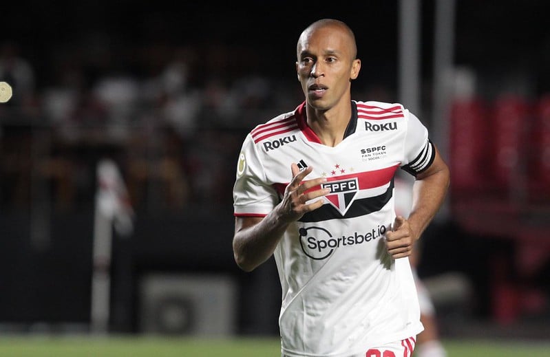 West Ham anuncia contratação do zagueiro Luizão, do São Paulo