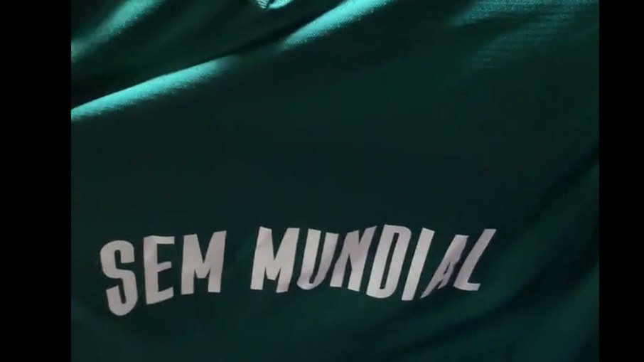 Papel com frase 'Palmeiras não tem mundial' é jogado de Edifício