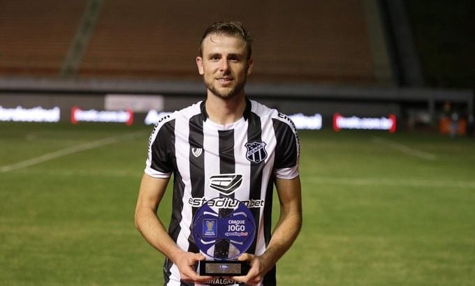 Avançado Vinícius Lopes chega ao Santa Clara por empréstimo do Botafogo