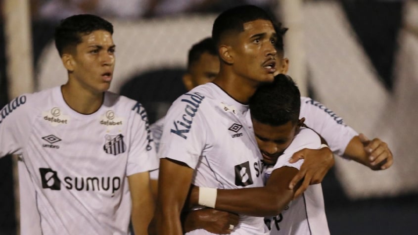 Copinha: Santos vence Fortaleza em jogo maluco e vai à semifinal