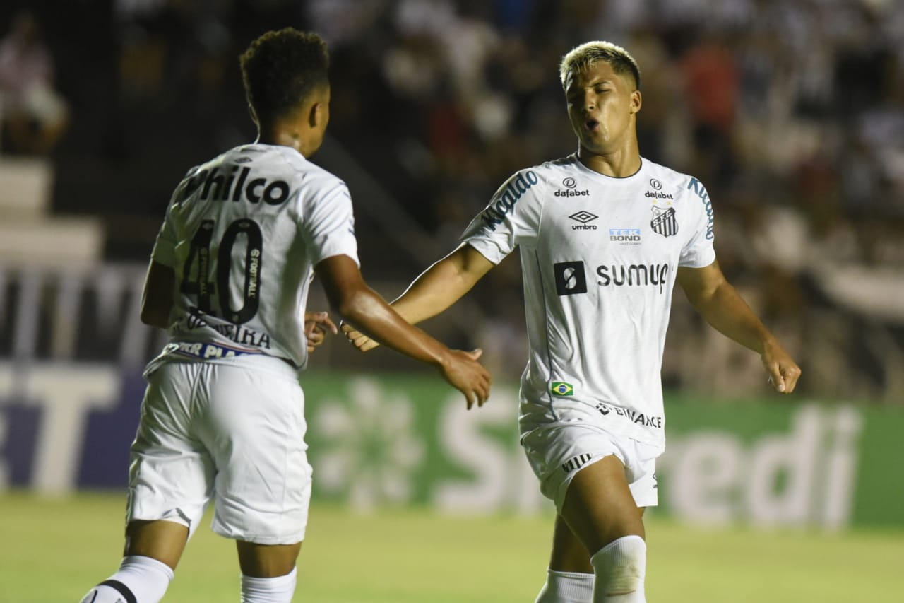 Santos perde para o Botafogo-SP na Vila Belmiro e segue sem gol ou