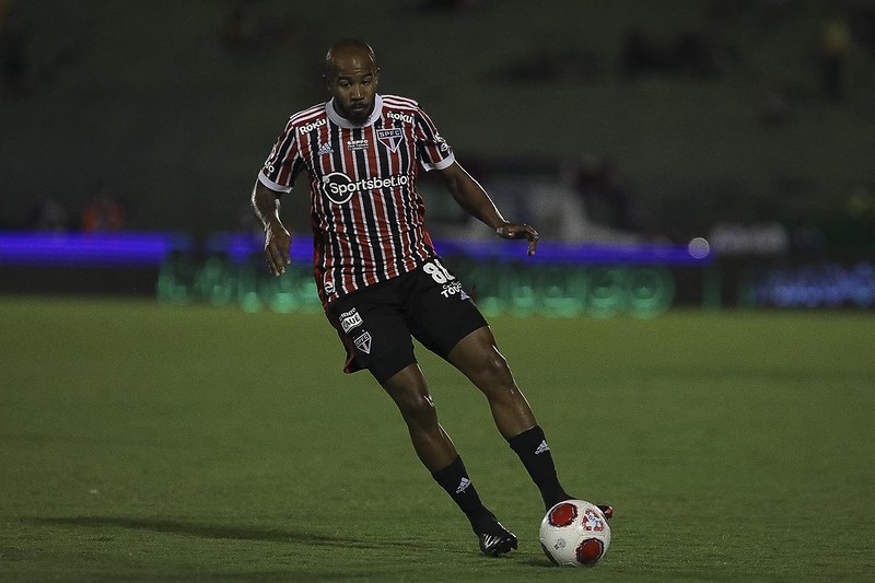 Em fim de contrato, atacante nigeriano da base do São Paulo está com futuro  indefinido