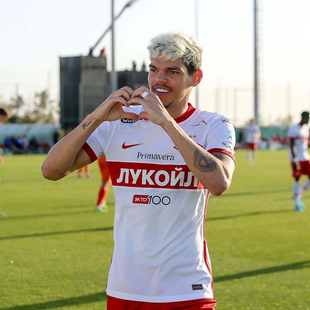 Flamengo anuncia a contratação de Ayrton Lucas