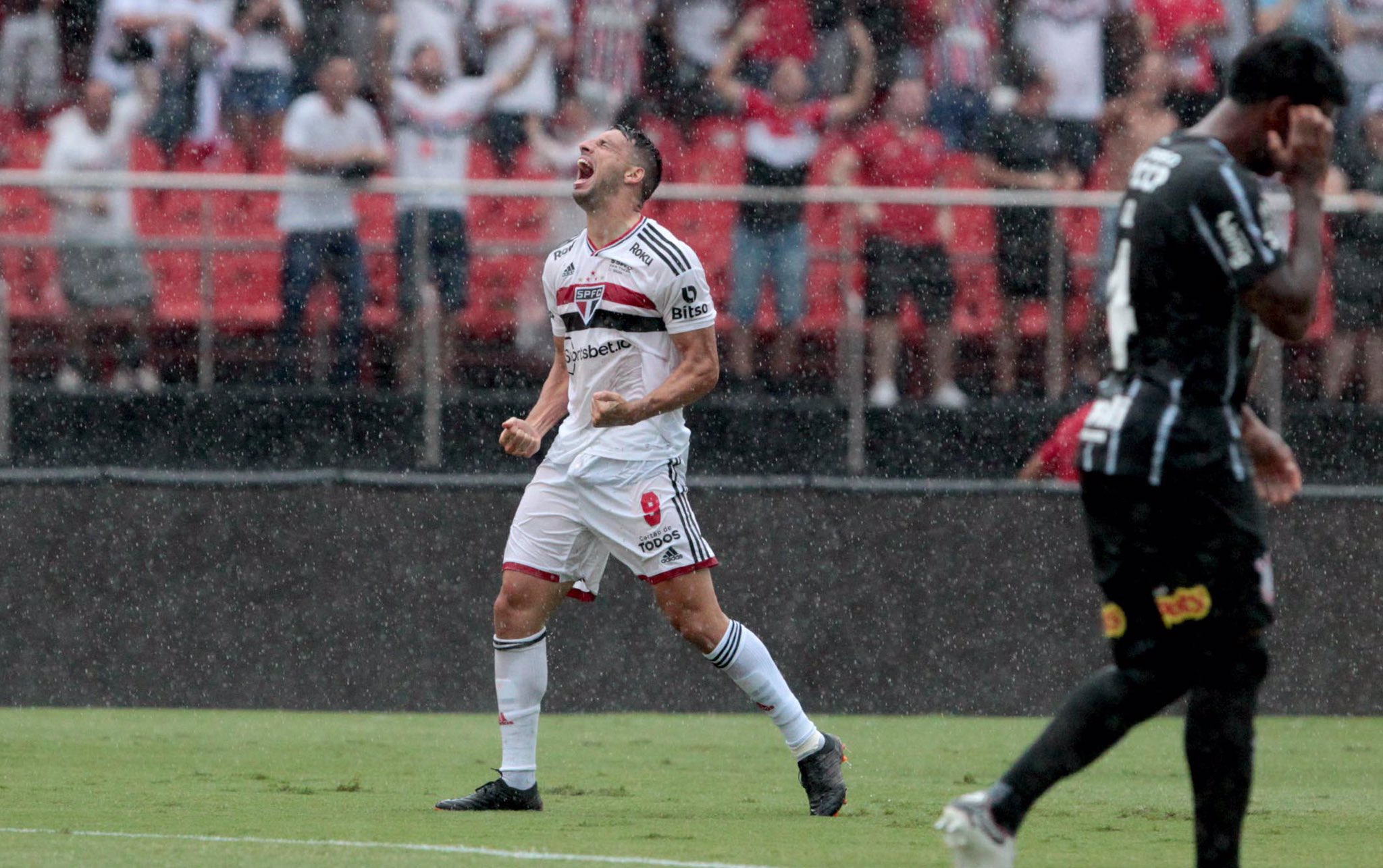 Empate mantém tabu vivo no Morumbi e tira Corinthians do G4 do