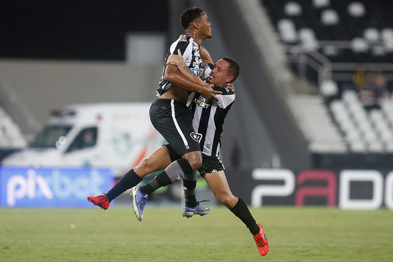 Web brinca após empate do Botafogo: 'Segovinha não joga bola e não