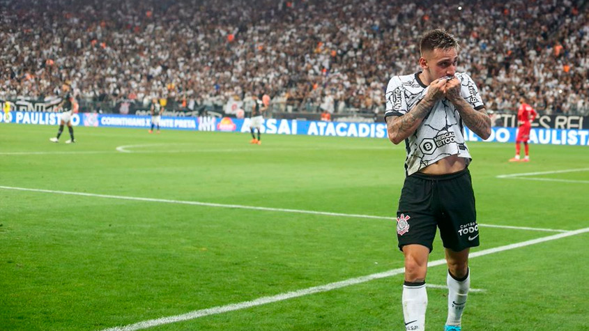 Melhor em campo, Renato Augusto elogia atuação do Corinthians