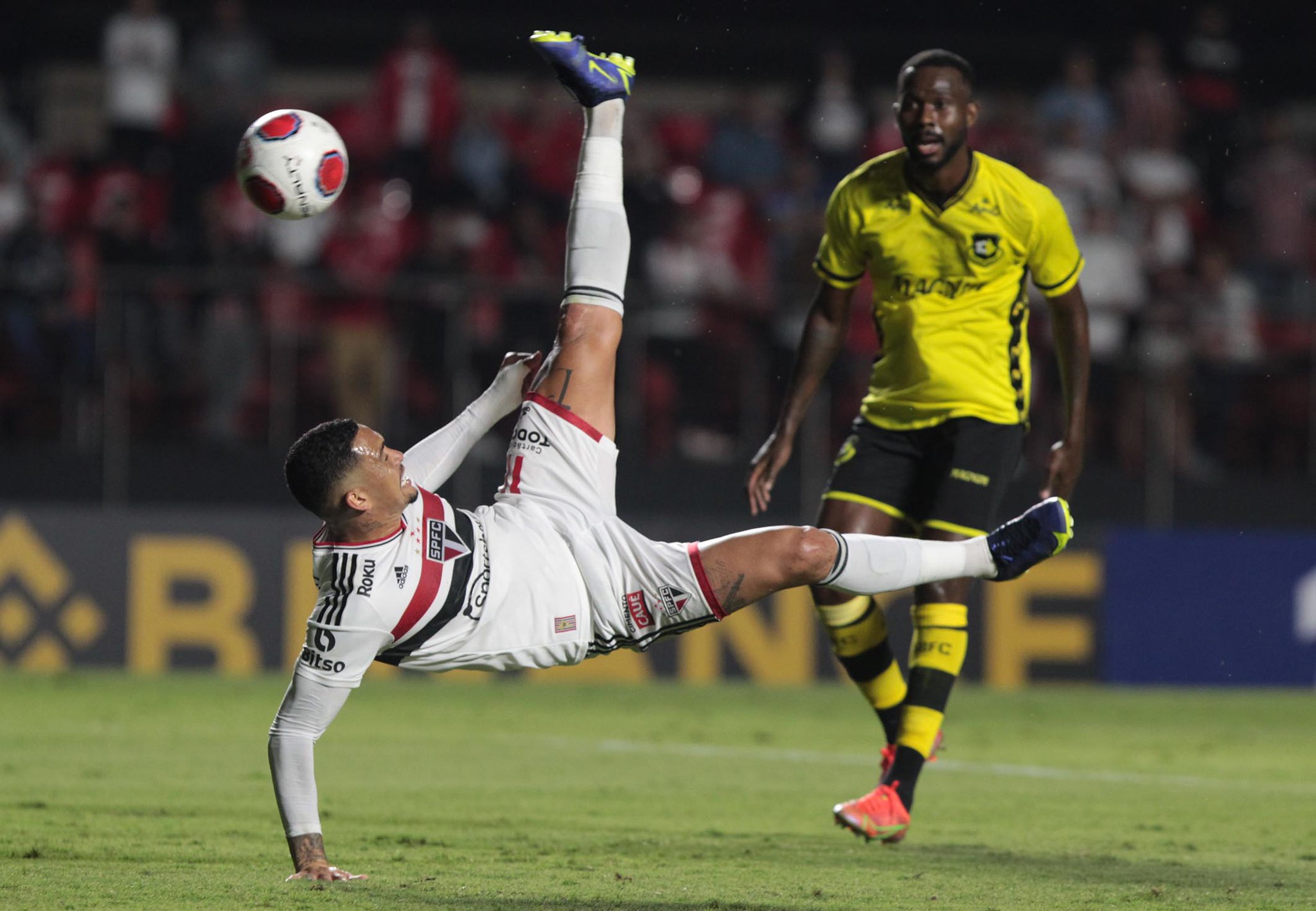 Calleri e Luciano no São Paulo: tão parecidos, tão diferentes