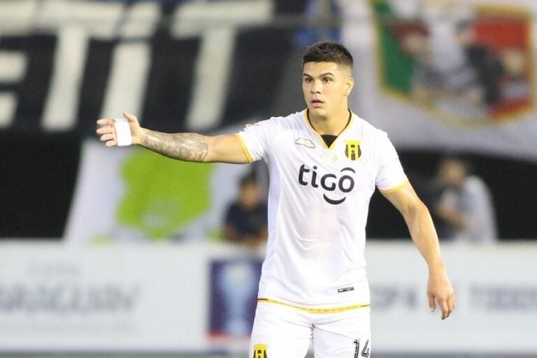 Santos avança em negociação pelo atacante Bryan Angulo - Gazeta Esportiva