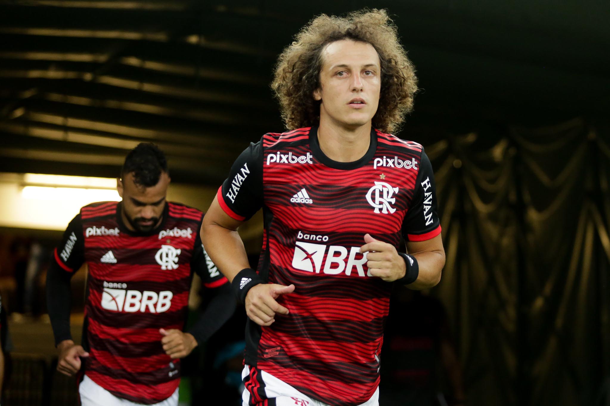 AGORA  David Luiz sente dores e está fora de jogo do Flamengo