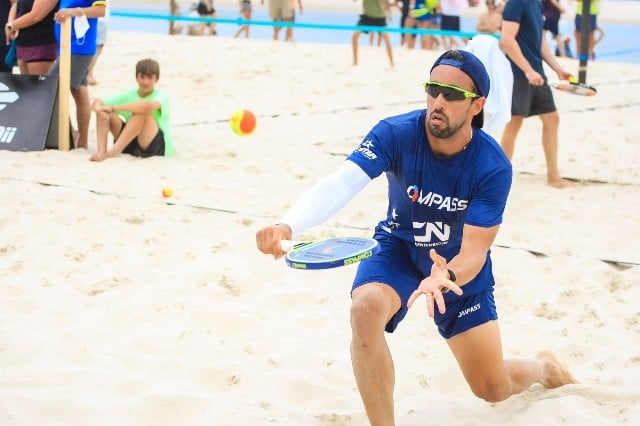 Conheça Miguel Peres, brasileiro prodígio do Beach Tennis, e