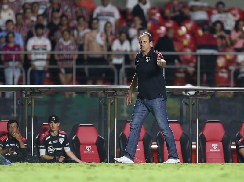 ANÁLISE: São Paulo domina o Palmeiras e mostra que pode 'brigar' contra  qualquer adversário - ISTOÉ Independente