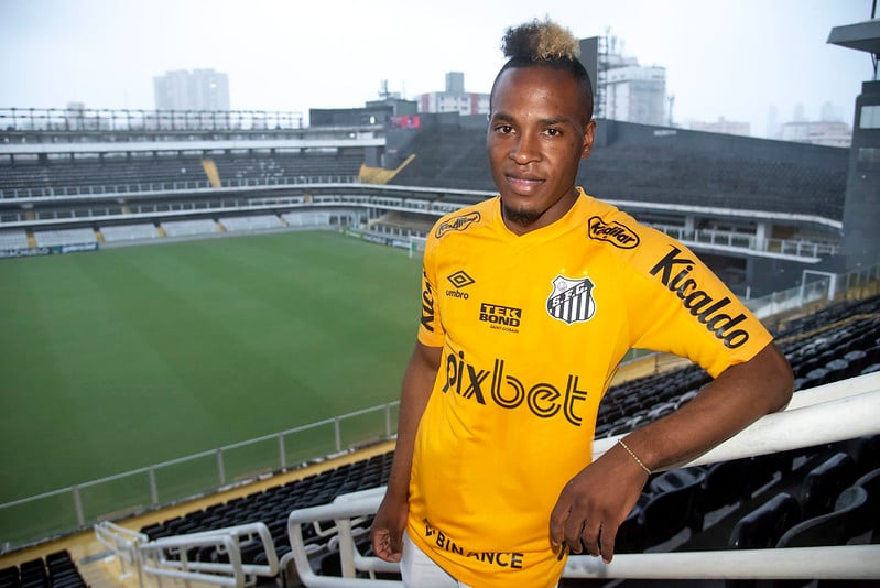 Santos anuncia a contratação do atacante Bryan Angulo - Diário do