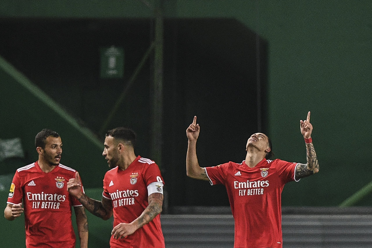 Benfica abre 3 a 0, mas Inter de Milão vai buscar empate heroico