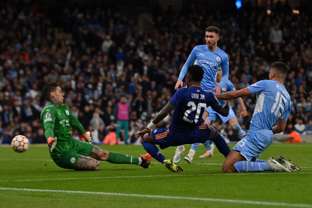 Manchester City vence Real Madrid em jogo com sete golos