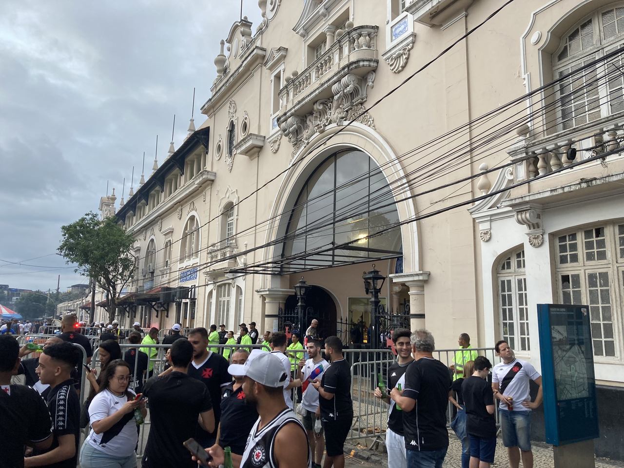 O que significa a cruz no escudo do Vasco? - Lance!