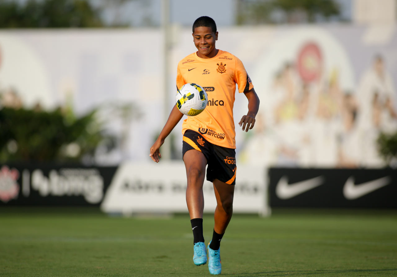 Técnico do Corinthians comenta troca de posição entre Wesley e