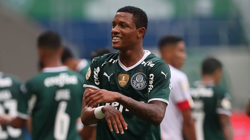 São Paulo entra na briga com Palmeiras e envia proposta para