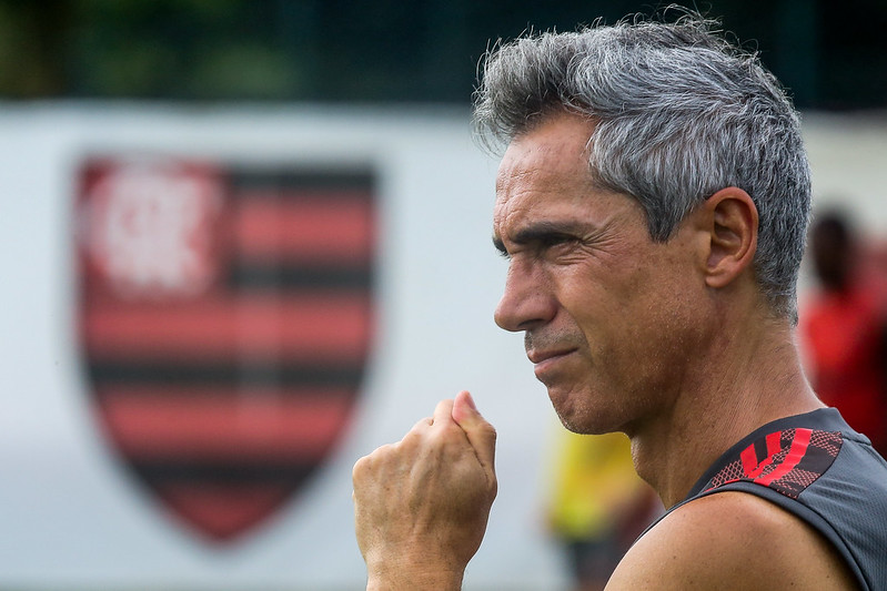 Valor gasto pelo Flamengo em rescisões de treinadores pagaria