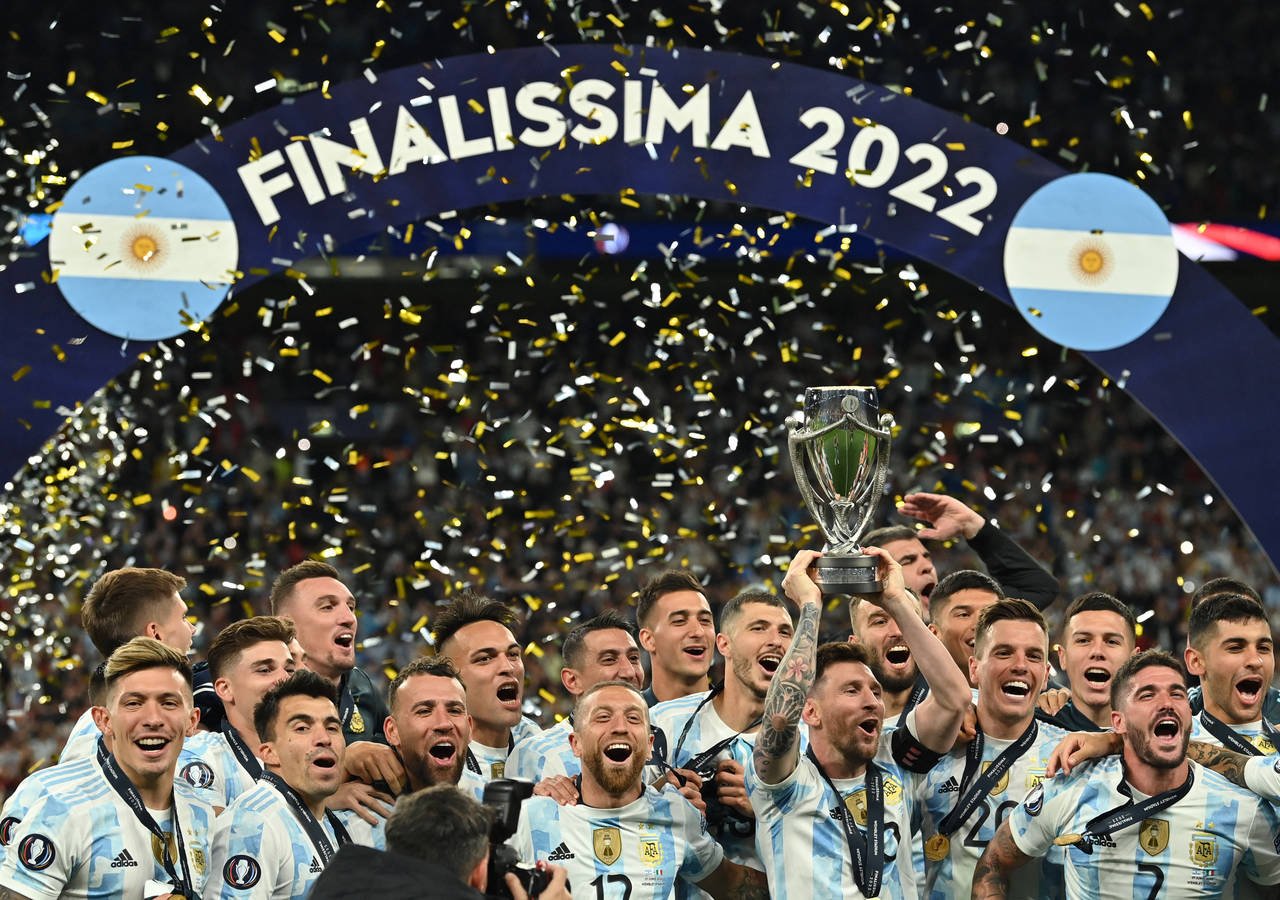 Com grande jogo de Messi, Argentina domina a Itália, vence em Wembley e  conquista o título da Finalíssima - Lance!