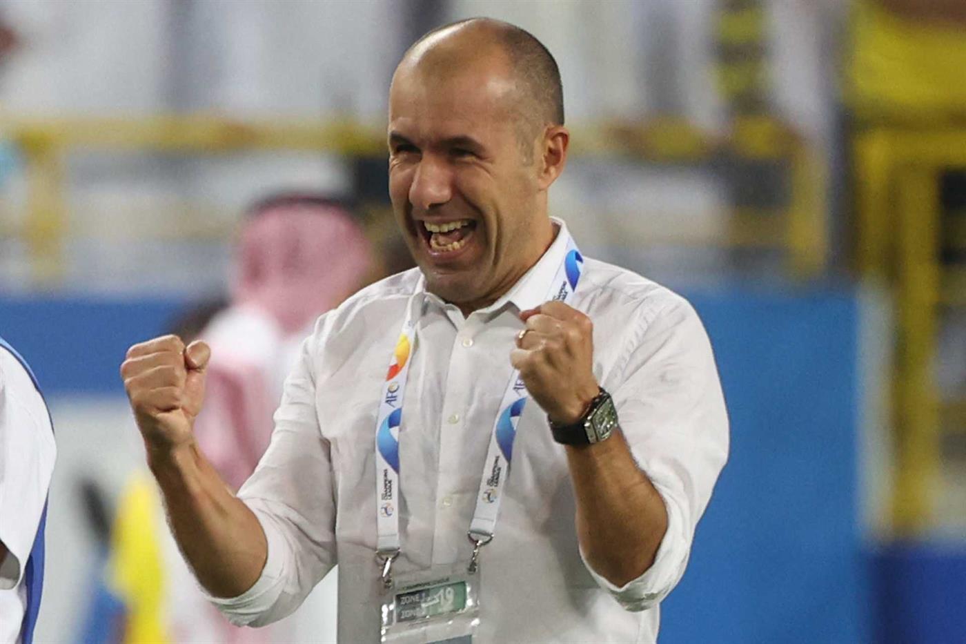Jardim recruta para recuperar goleiros no Cruzeiro: missão na Toca pelo sucesso.