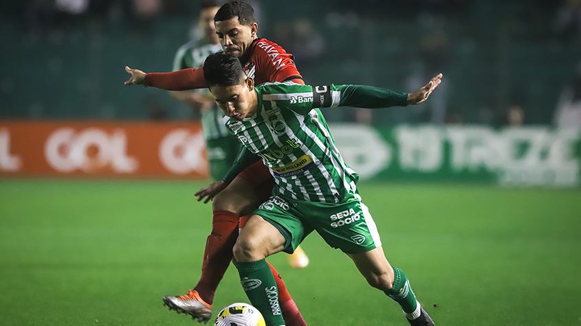 E agora, Inter? Thiago Galhardo assiste a jogo do Ceará ao lado do  presidente do clube - Lance!