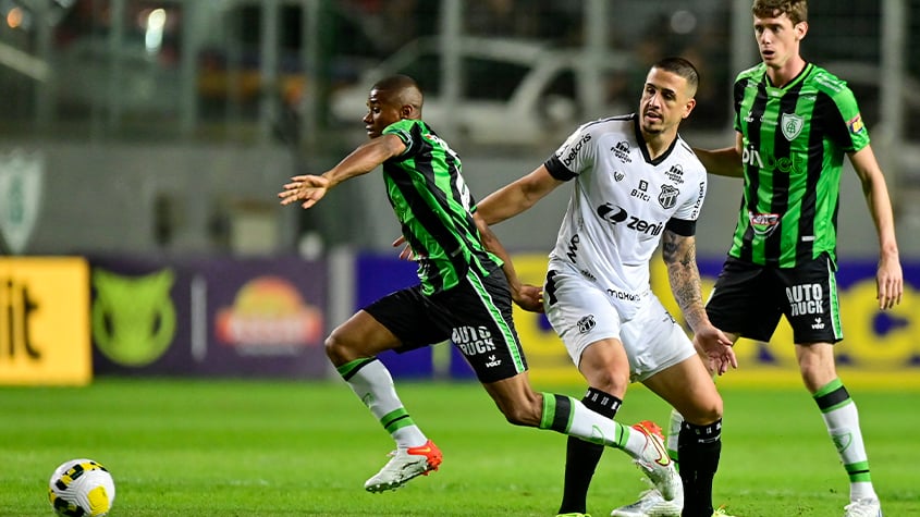 E agora, Inter? Thiago Galhardo assiste a jogo do Ceará ao lado do  presidente do clube - Lance!