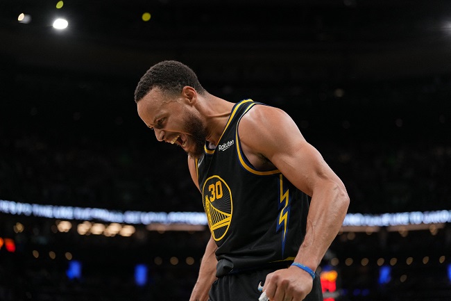 Warriors empatam as finais da NBA em mais uma noite épica de Stephen Curry