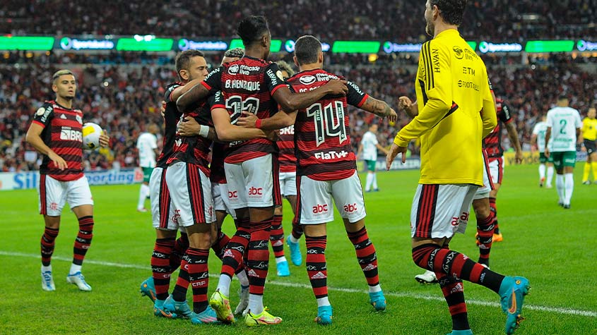 Dorival explica mudanças e elogia entrega do elenco do Flamengo