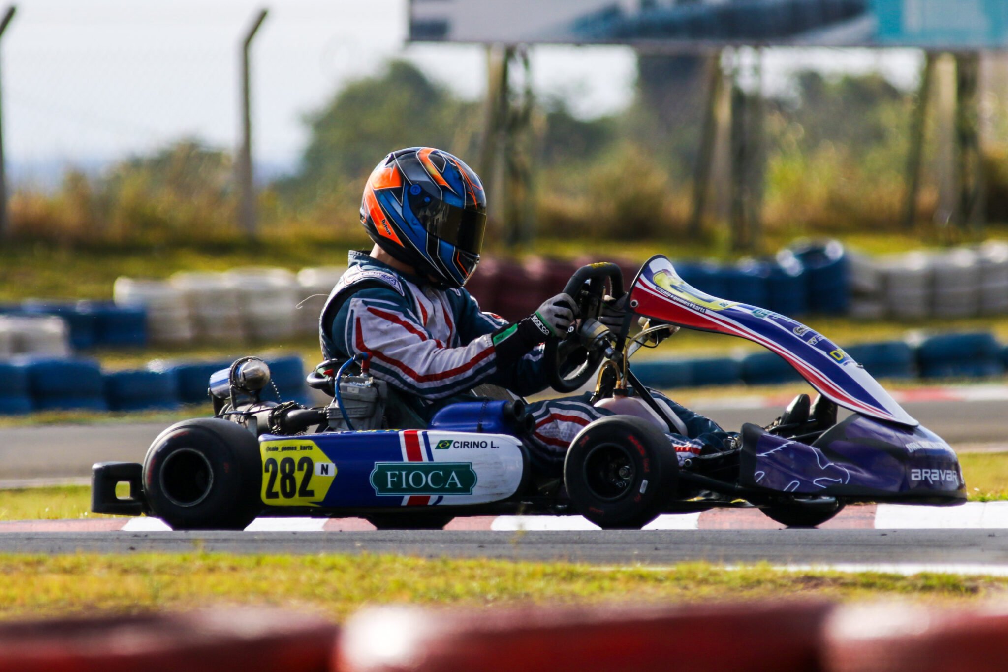 Pilotos de kart aceleram em corrida este fim de semana