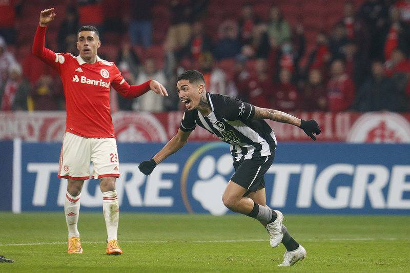 Internacional 2 x 3 Botafogo: veja os gols e principais lances do jogo do  Brasileirão