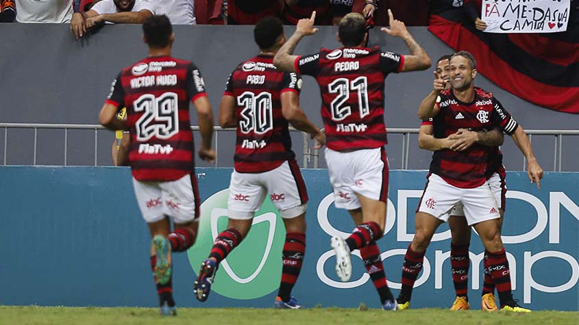 Dorival explica mudanças e elogia entrega do elenco do Flamengo