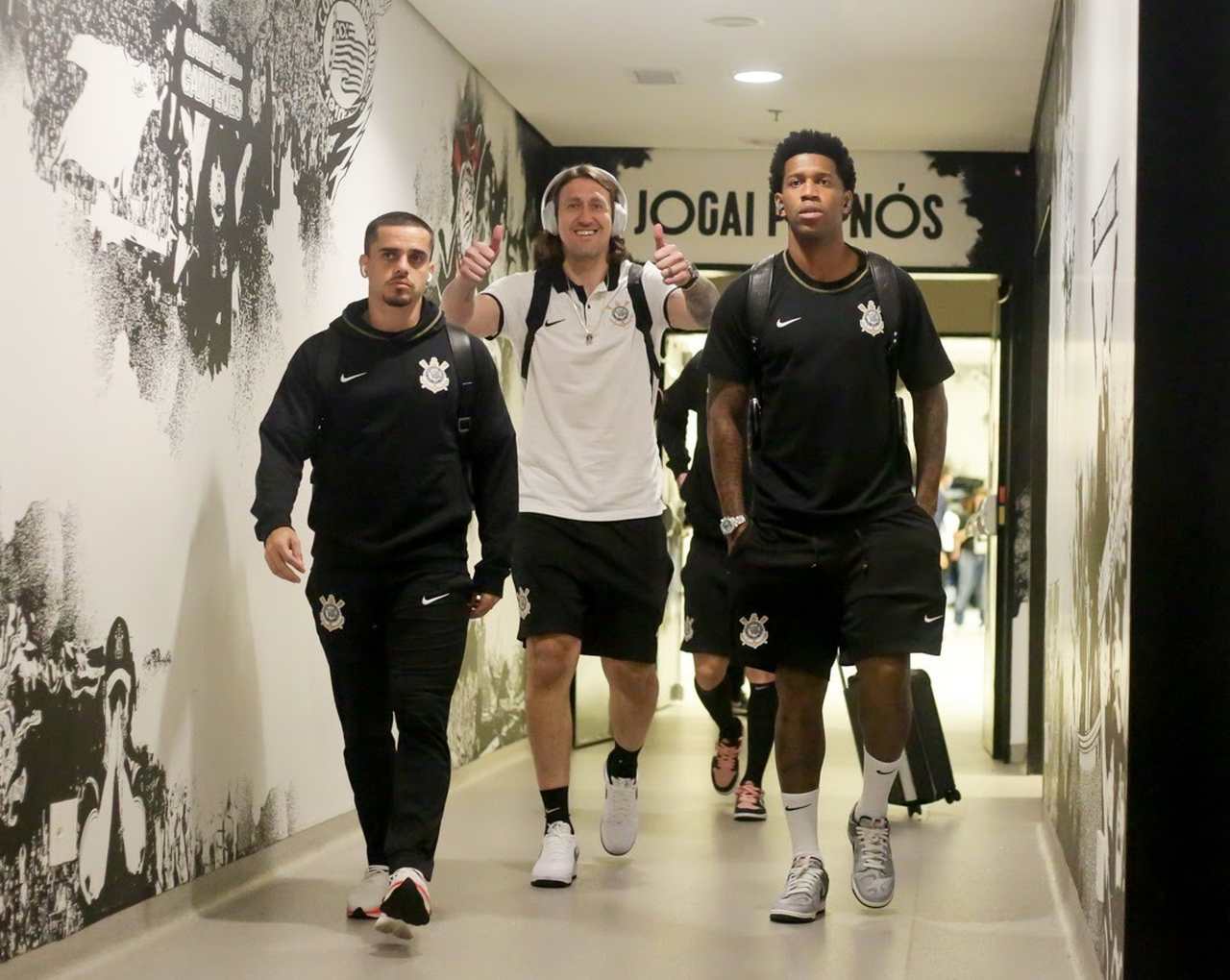 Cássio amplia recorde e salva Corinthians pela quarta vez no ano