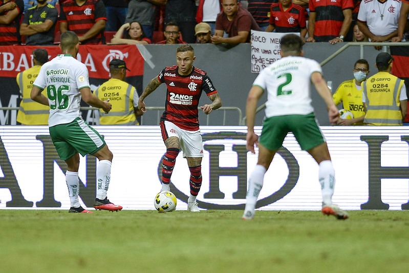 Everton Cebolinha faz golaço para o Flamengo contra o Fluminense