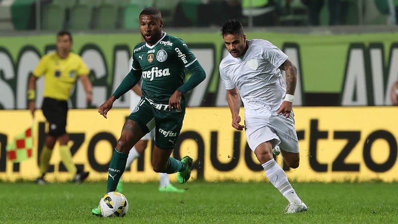 Vasco disputa contratação de atacante do Palmeiras com Bahia e